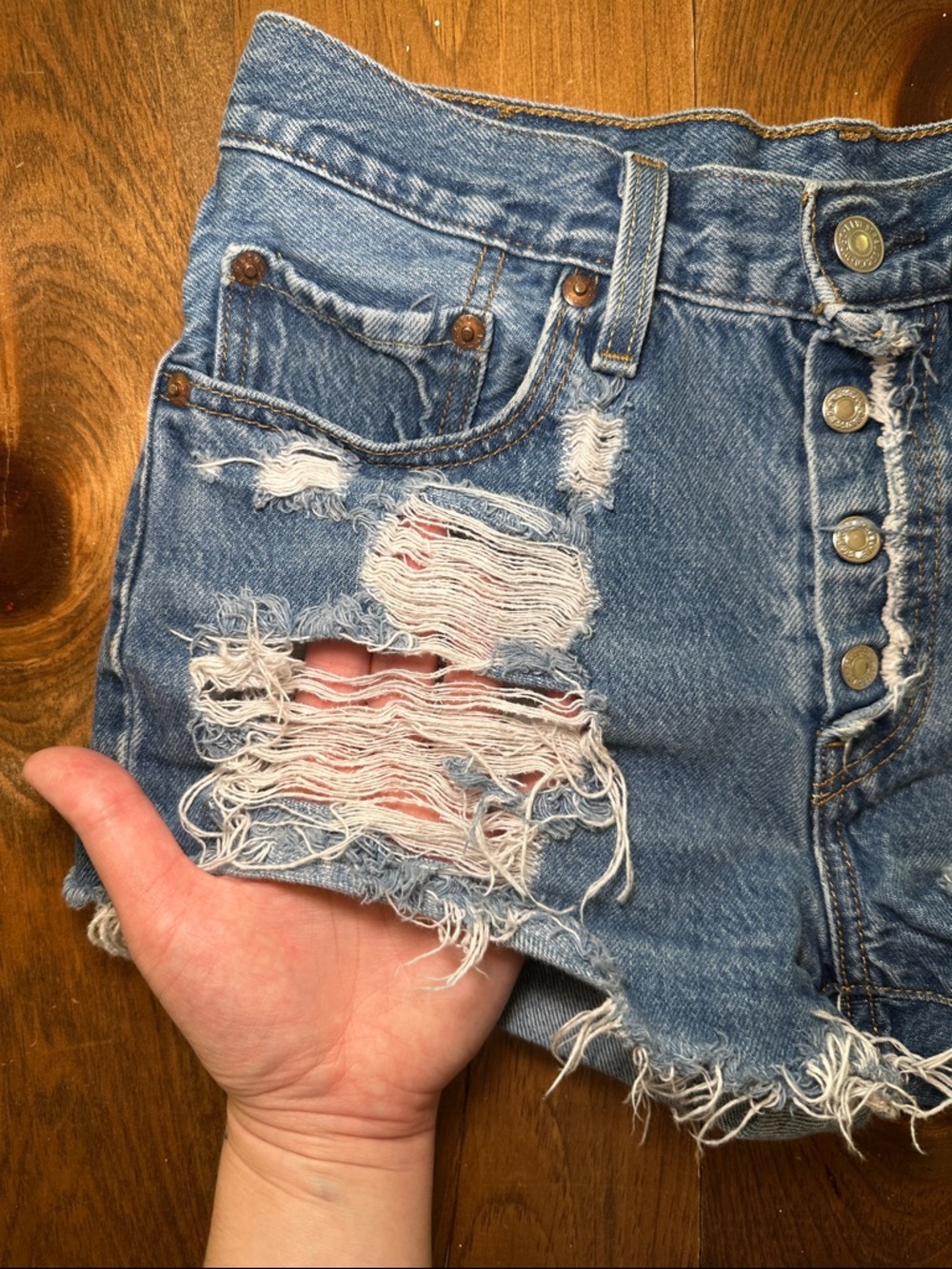 Levis 501 Women's High Waisted Distressed Denim Shorts Size 26 - Picture 2 of 11